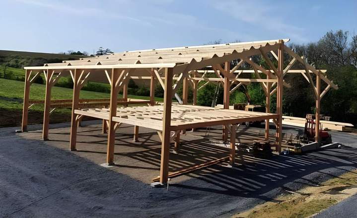 Expérimentés dans le domaine, nous construirons votre bâtiment agricole avec succès.